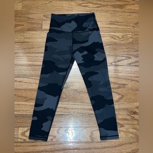 aerie black camo leggings - Size M